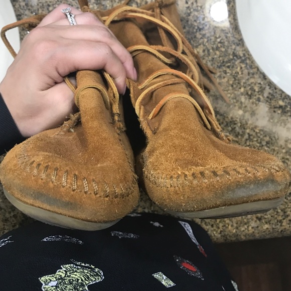 Minnetonka tie up short boot - Picture 4 of 4