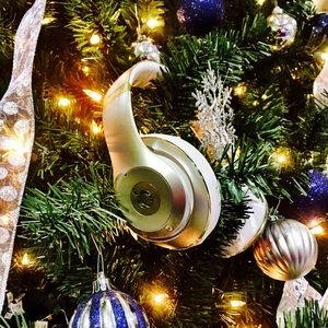 Gold Beats 2.0 Over-Ear Headphones.