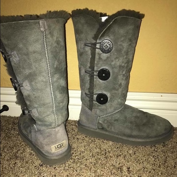 Size 7 UGG Australia Tall Bailey Button