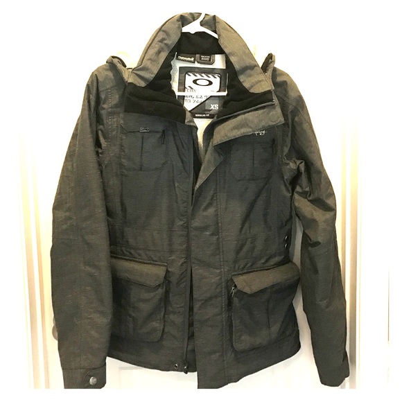 Oakley Gray XS snowboarding jacket