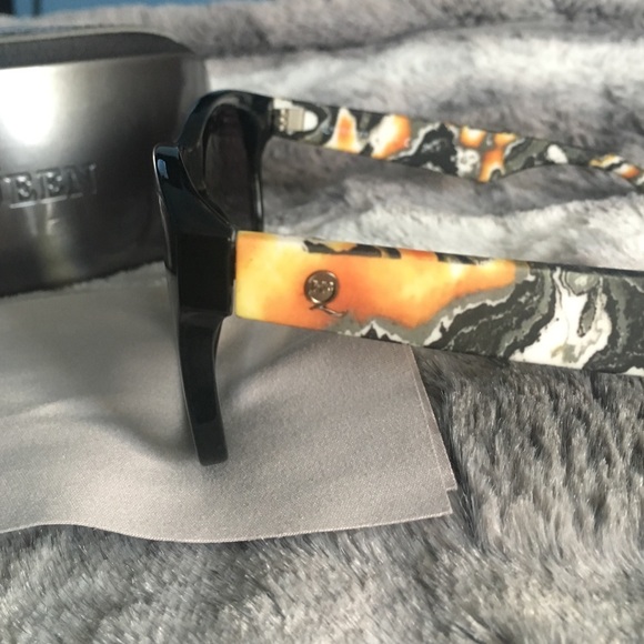 Authentic Alexander McQueen sunglasses - Picture 2 of 4