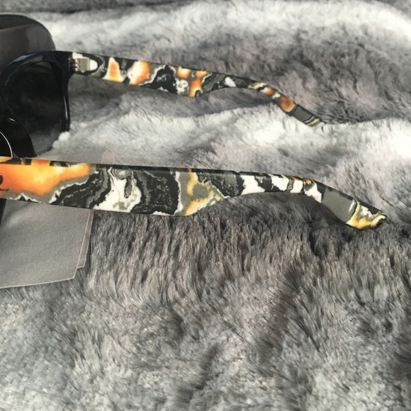 Authentic Alexander McQueen sunglasses - Picture 3 of 4