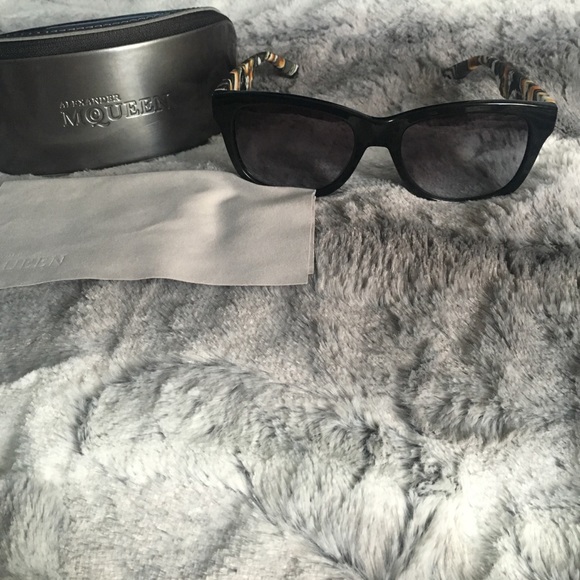 Authentic Alexander McQueen sunglasses - Picture 4 of 4