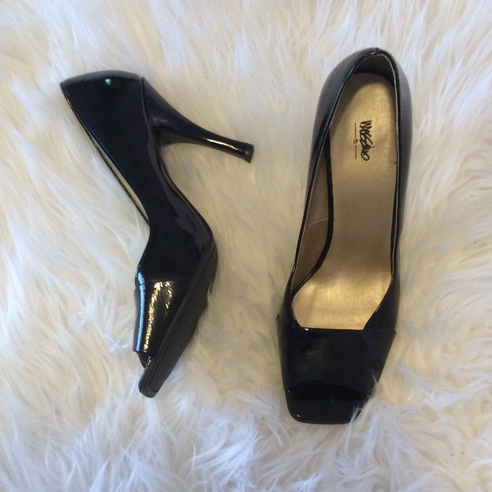Classy Black Heels Size 7