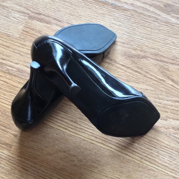 Classy Black Heels Size 7 - Picture 3 of 4