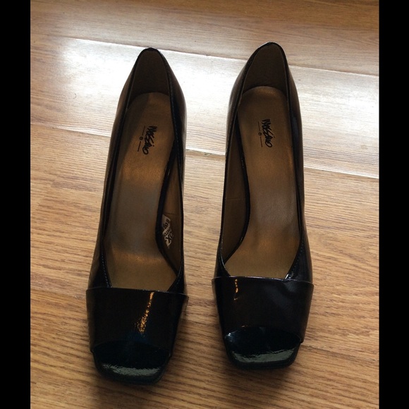 Classy Black Heels Size 7 - Picture 4 of 4
