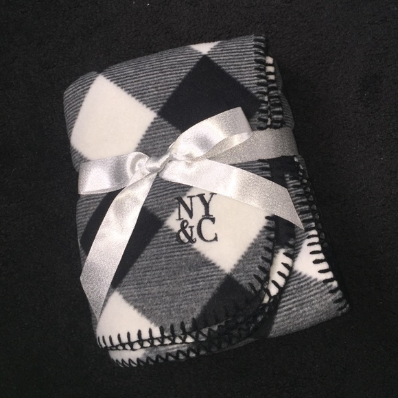 New York & Company blanket