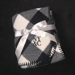 New York & Company blanket