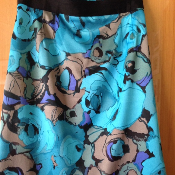 Blue flowered Skirt, 98% Polyester, 2% Spandex