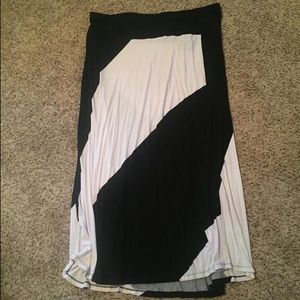 Black & white maxi skirt