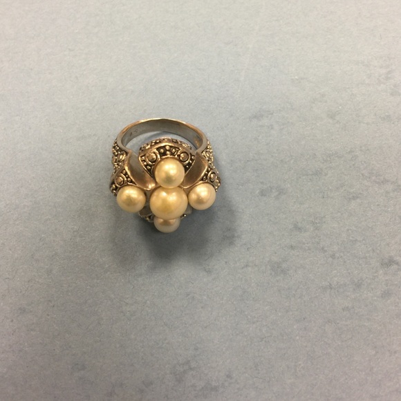 Sterling silver ring with cross design - Picture 1 of 3