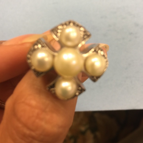 Sterling silver ring with cross design - Picture 2 of 3