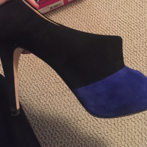 Peep toe DVF booties - Picture 4 of 4