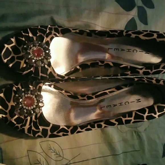 A pair of shoes with matching clutch - Picture 1 of 3