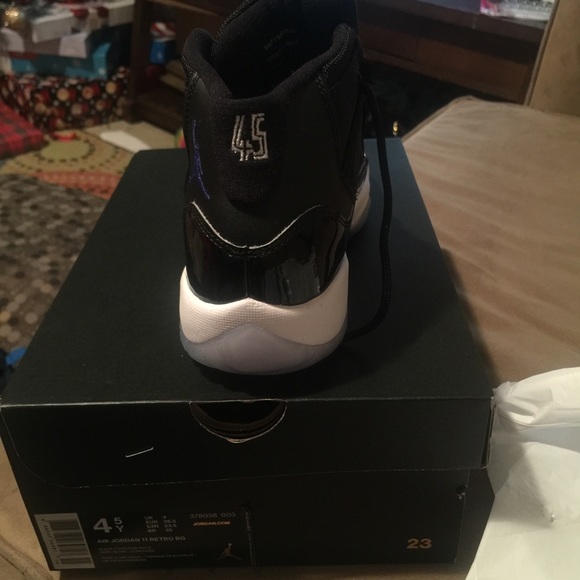 Jordan Retro 11. Space Jams 2016 - Picture 2 of 4