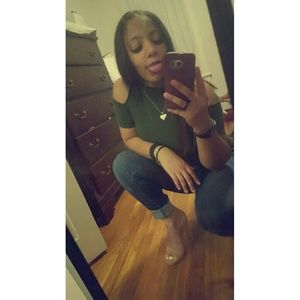 Meet your Posher, Dee