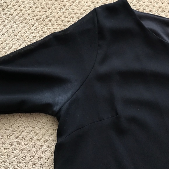 Black scallop shift dress - Picture 3 of 5