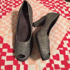 Aerosoles silver sparkle high heels 9