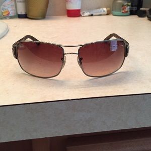 Tortoise Ray Ban sunglasses