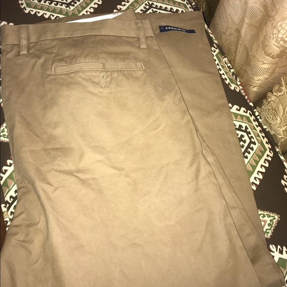 NEW with Tags Old Navy Khaki Pants Brown W42x32L