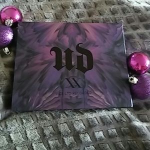 Authentic Brand new Urban Decay eyeshadow palette!