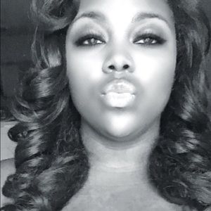 Meet your Posher, Denae