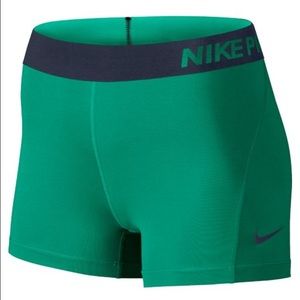 Nike Pro Women's COOL 3" pros