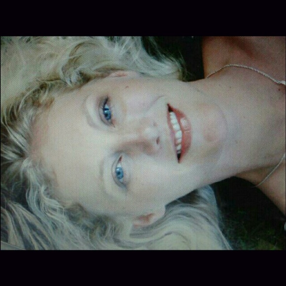 Meet your Posher, Naomi - Picture 3 of 9