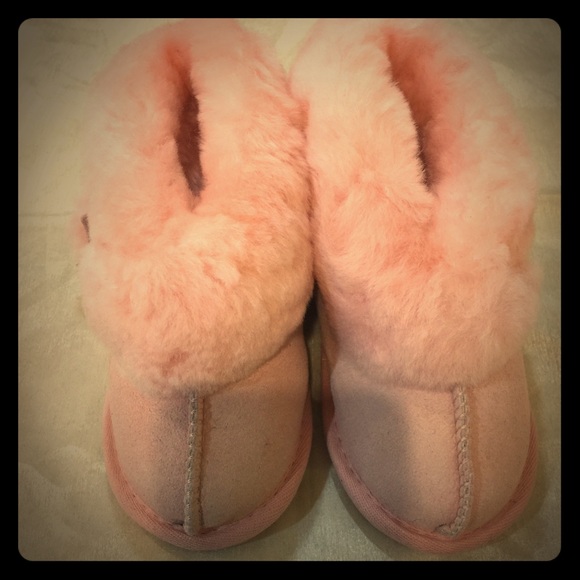 Pure sheepskin girls booties. Pink. Size 11-12