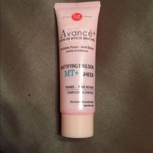 Avance Mattifying Emulsion and Pore refiner sample