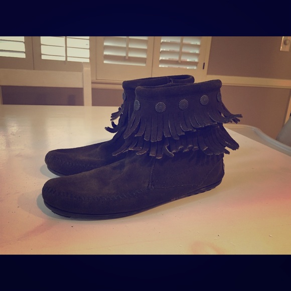 Like new Minnetonka boots
