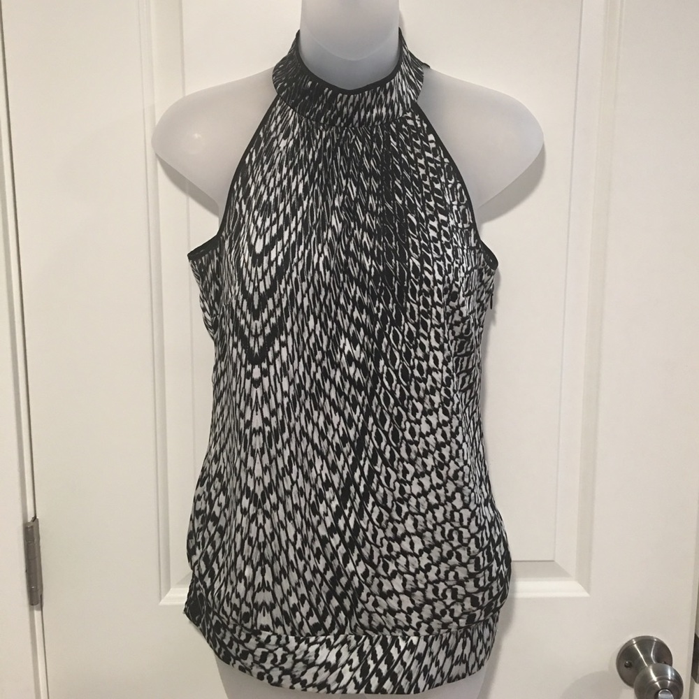 Cache black and white print tank.