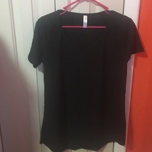 LuLaRoe Small Classic Tee