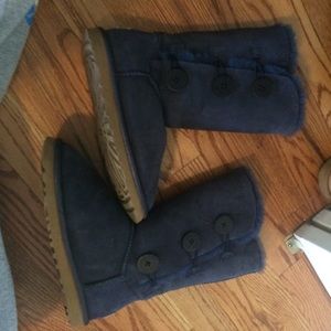 UGGS! Bailey Button Triplet II Navy
