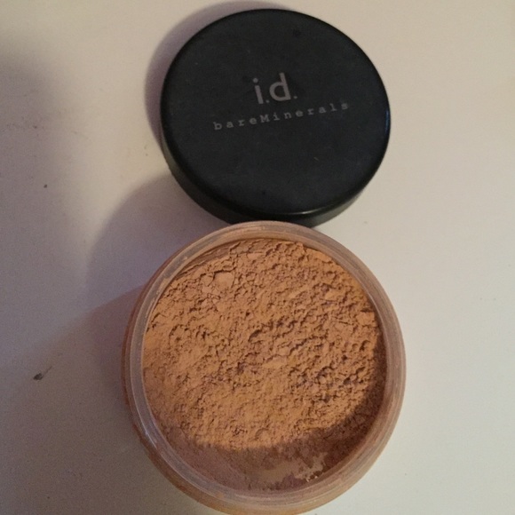 Medium Beige Bare Minerals Foundation