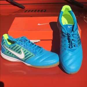 Nike gato II men size 9