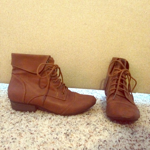 Adorable tan boots, barely worn!