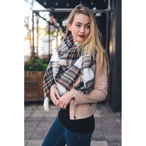 Mint Flannel Blanket Scarf - Picture 3 of 3