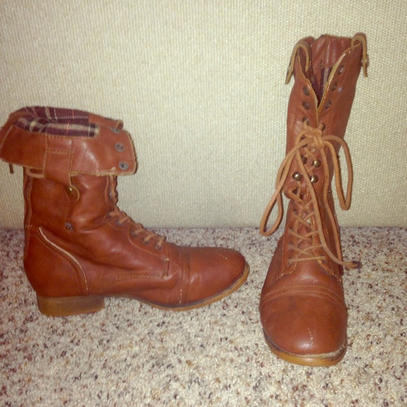 Tan winter boots! Very nice condition - Picture 1 of 3