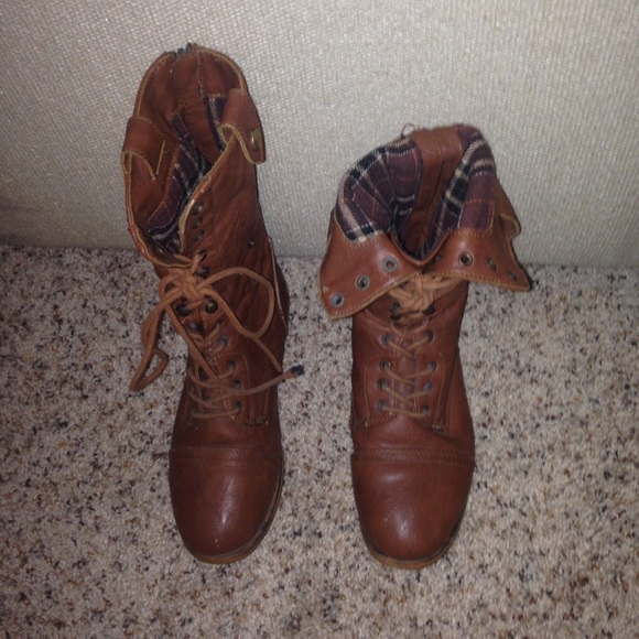 Tan winter boots! Very nice condition - Picture 2 of 3