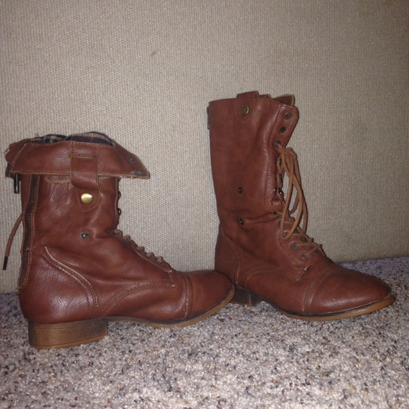 Tan winter boots! Very nice condition - Picture 3 of 3