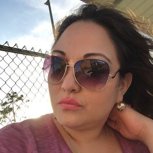 Meet your Posher, Yadira