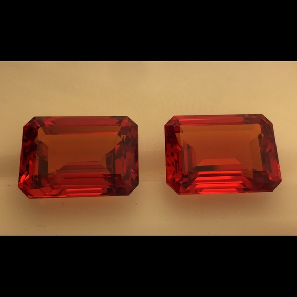 Synthetic Orange Saphaire 61.37cts 20mmx15mm - Picture 2 of 2