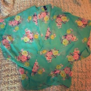 Floral short sleeved sheer kimono