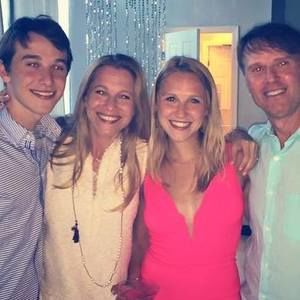 Meet your Posher, Sari