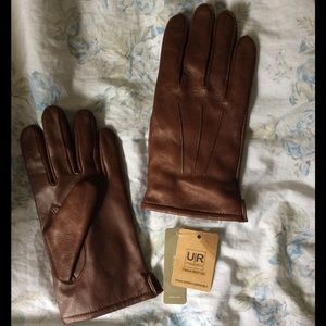 Cashmere-lined leather gloves