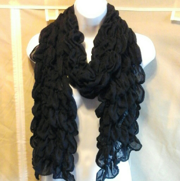 Adorable ruffle scarf