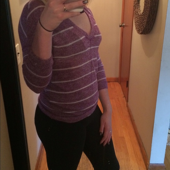 Light v neck sweater