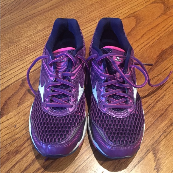 Mizunos running shoes