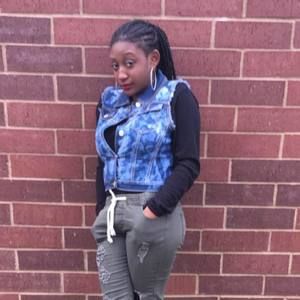 Meet your Posher, Simone